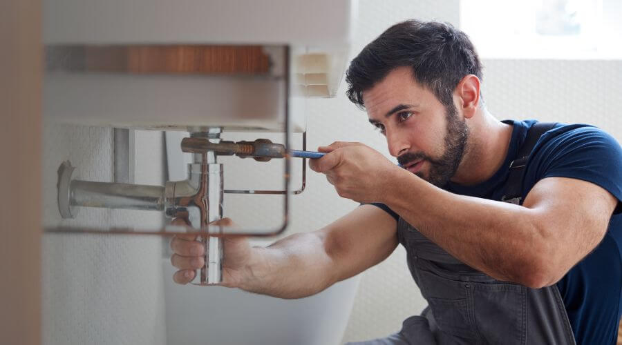 Expert burst pipe repair services in North Tazewell, VA
